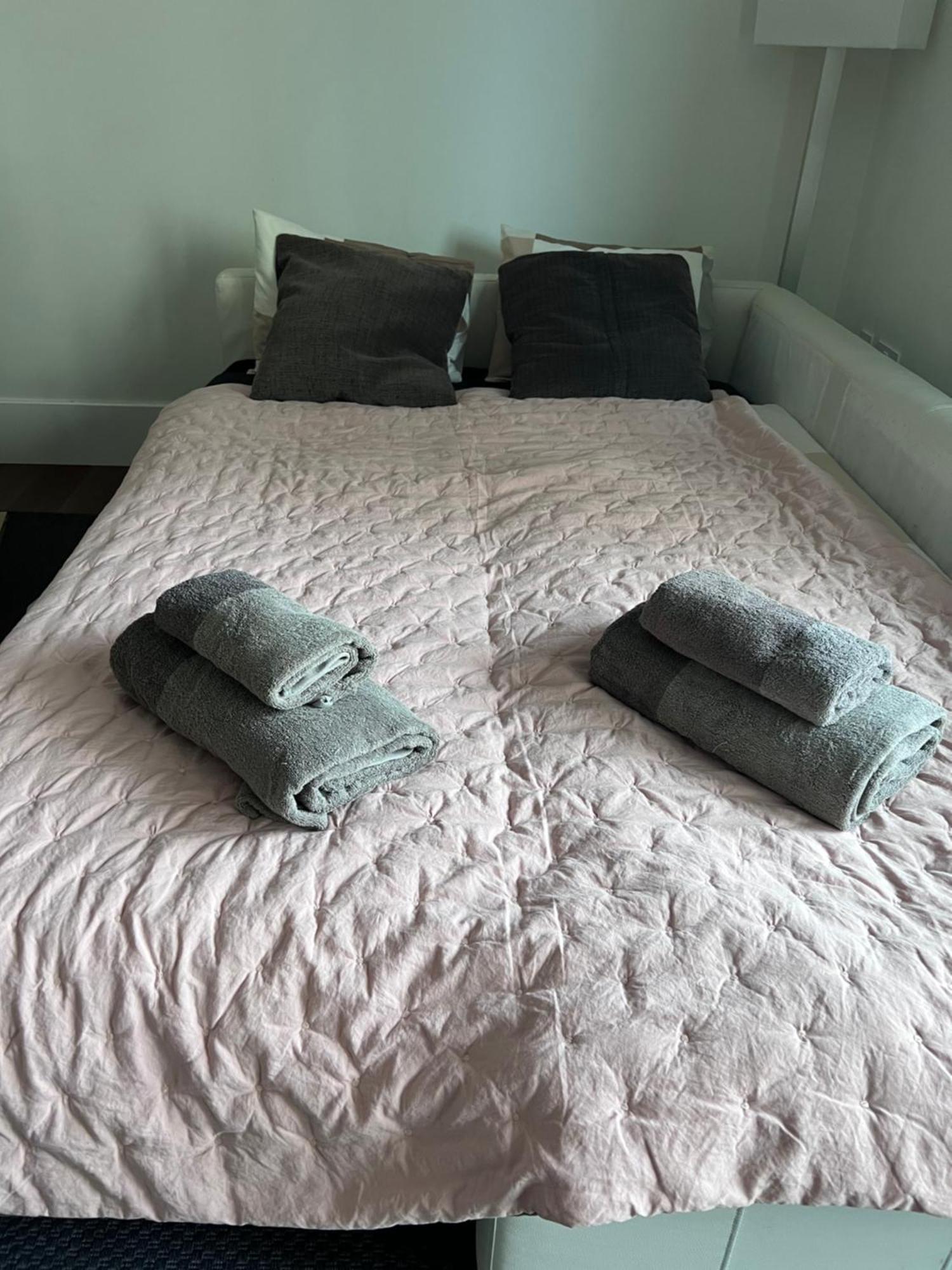 Deluxe 1-Bed Apartment In The City Centre Гибралтар Екстериор снимка